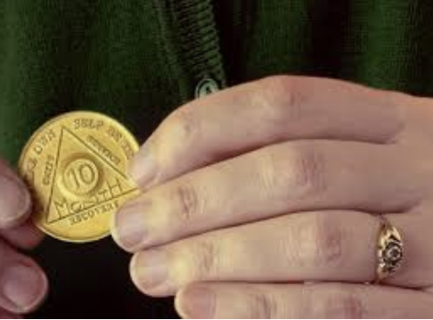 Kristi holding her 10 month medallion